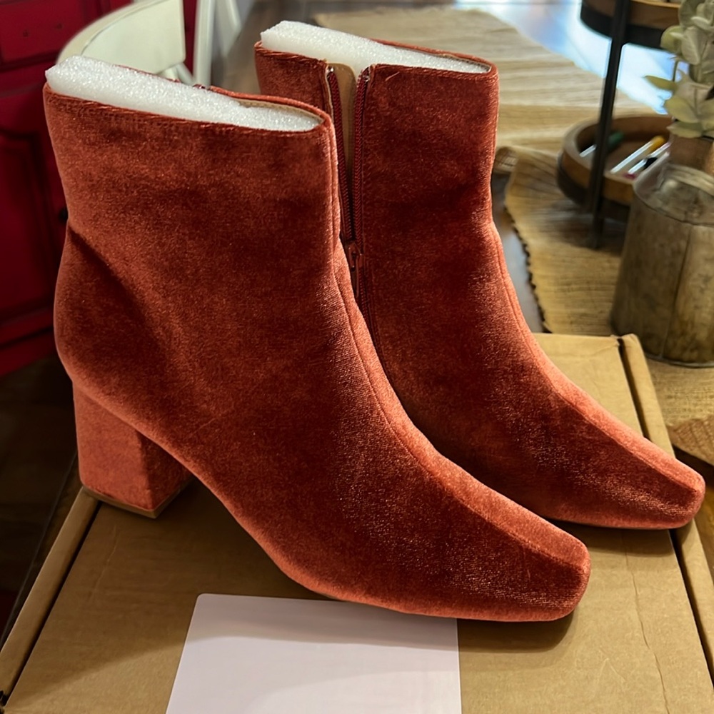 Journee Collection Ankle Boots in the color Rust